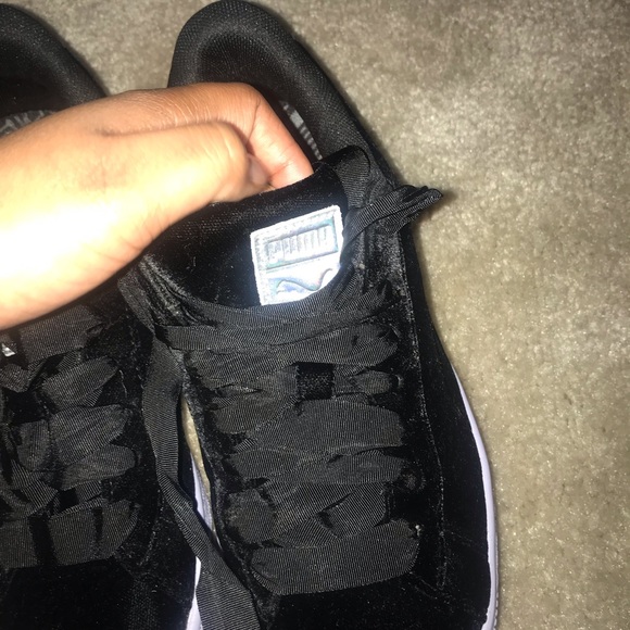 Black suede PUMA sneakers with purple bottom - Picture 2 of 4